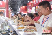 紫微算命“嗦粉”经济火热 中国多地“食力”出圈